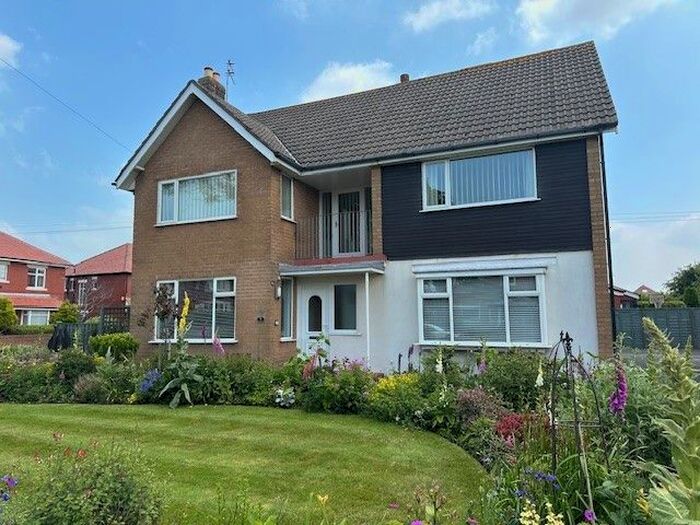 2 Bedroom Flat To Rent In Denford Court, Denford Avenue, Lytham St. Annes, Lancashire, FY8