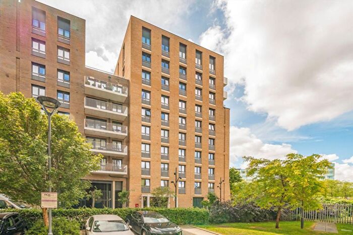 1 Bedroom Flat For Sale In Lakeside Drive, Park Royal, NW10