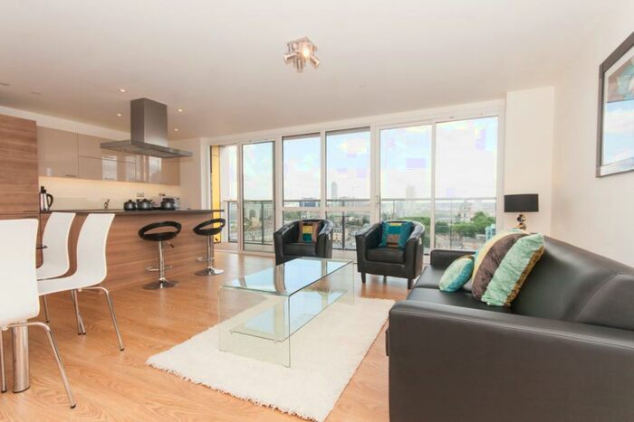 3 Bedroom Apartment To Rent In Panoramic Tower, Hay Currie Street, Poplar, E14