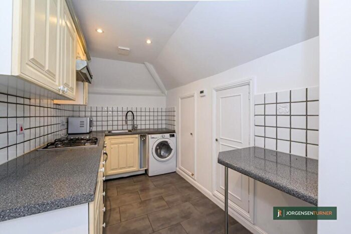 1 Bedroom Flat To Rent In Shoot Up Hill, London, NW2