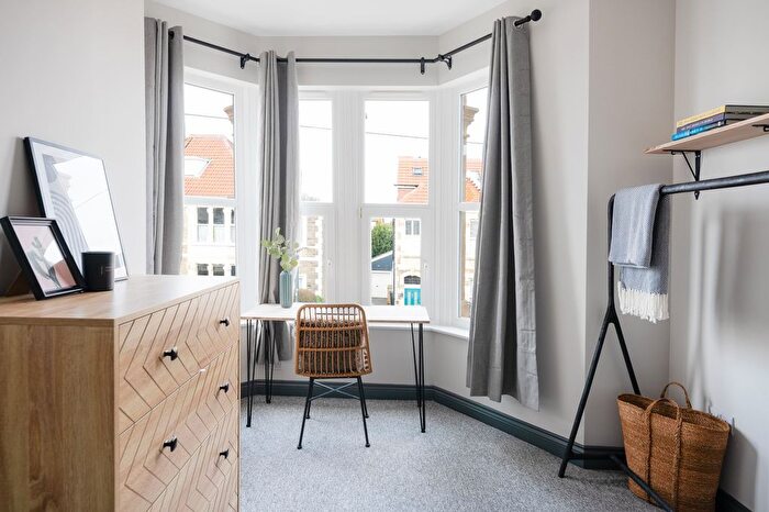 8 Bedroom Semi-Detached House To Rent In Downend Road, Bristol, BS16