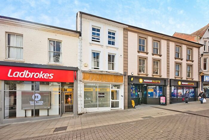 4 Bedroom Flat For Sale In Middle Street, Yeovil, BA20