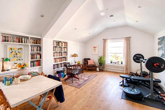 2 Bedroom Flat To Rent In Marine Parade, Worthing, BN11