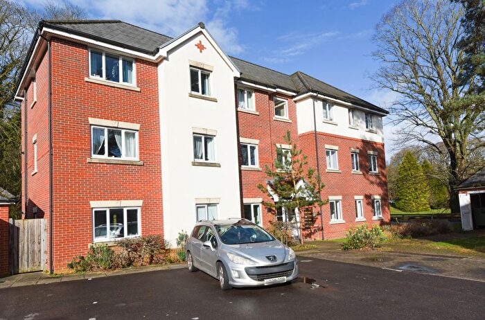 2 Bedroom Flat For Sale In Royal Drive, Bordon, Hampshire, GU35