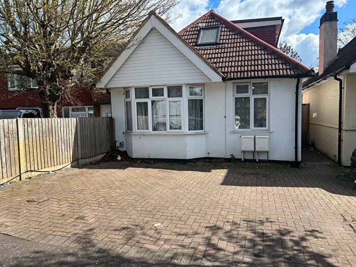 2 Bedroom Flat For Sale In Hounslow, Middlesex, TW4