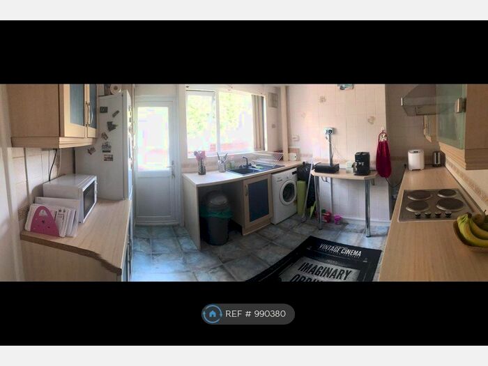 2 Bedroom Flat To Rent In Crathie Close, Coventry, CV2
