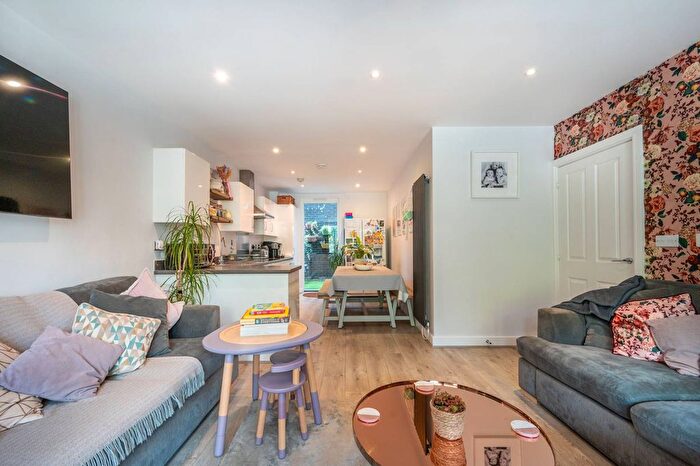 3 Bedroom Flat For Sale In Peloton Avenue, Stratford, London, E20