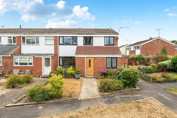 4 Bedroom End Of Terrace House For Sale In Chiltern Walk, Pangbourne, Reading, Berkshire, RG8