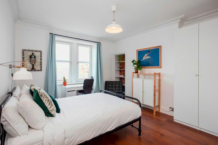 2 Bedroom Flat To Rent In Victor Park Terrace, Corstorphine, Edinburgh, EH12