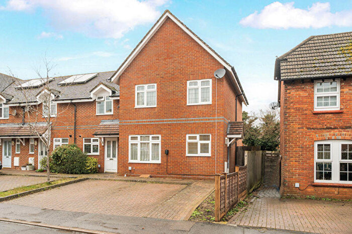 3 Bedroom Terraced House To Rent In Godalming, Surrey, GU7