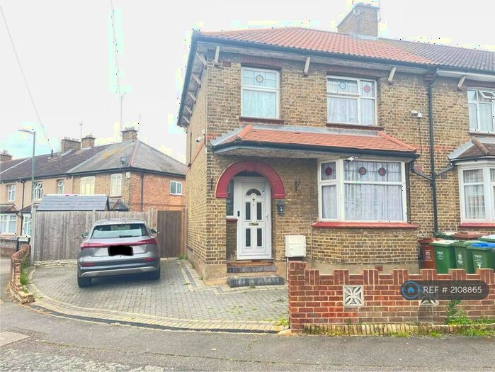 3 Bedroom End Of Terrace House To Rent In Lydia Road, Erith, DA8
