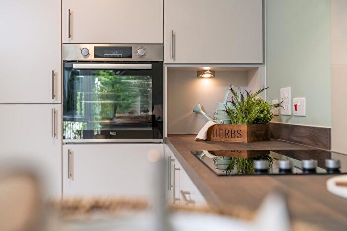 2 Bedroom Flat To Rent In Mill Road, Dunton Green, Sevenoaks, TN13