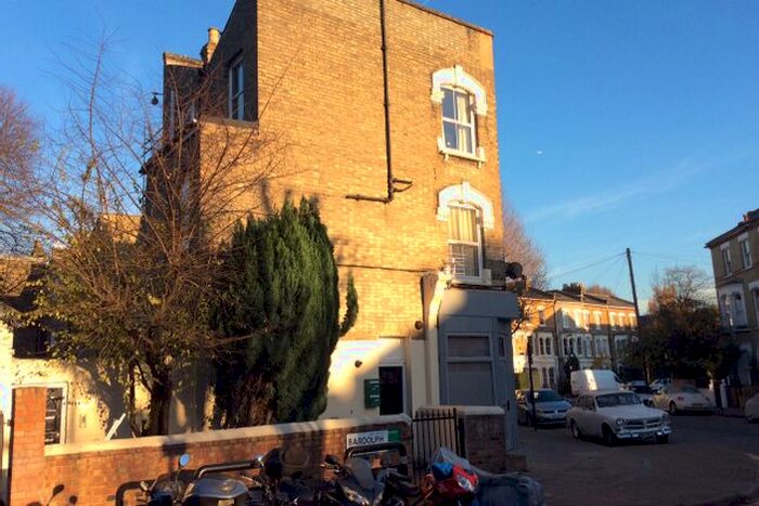 Studio To Rent In Cardwell Terrace, London, N7