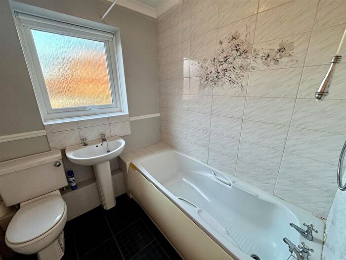 1 Bedroom Flat For Sale In Abernethy Quay, Marina, Swansea, SA1