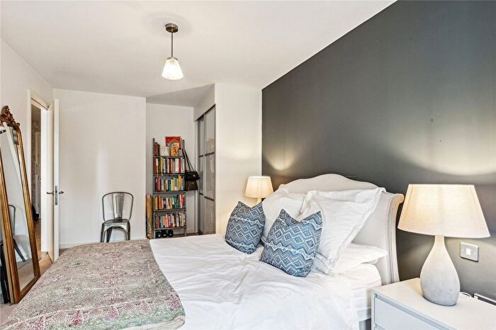 1 Bedroom Flat For Sale In Macaulay Road, London, SW4