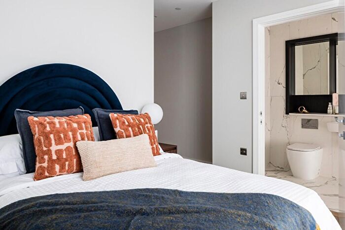 2 Bedroom Apartment For Sale In Grinstead Road, Deptford, SE8