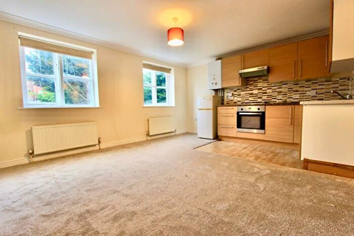 2 Bedroom Flat To Rent In Pickard Close, London, N14