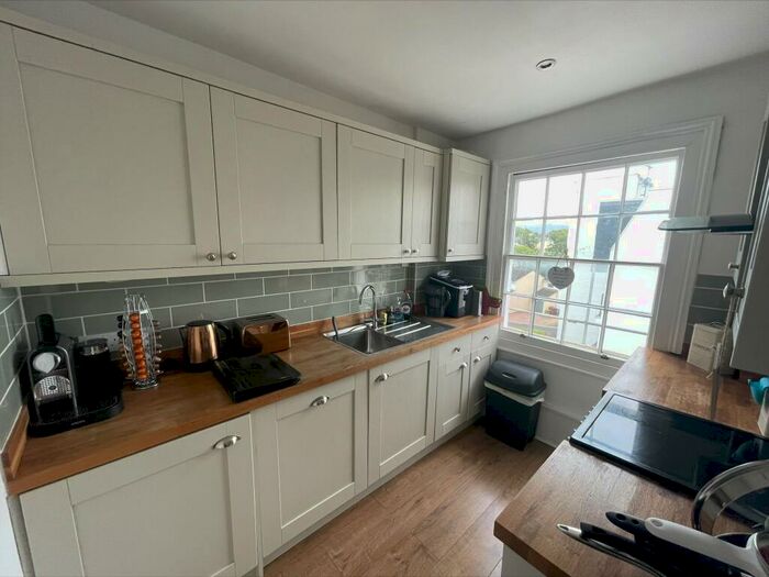 1 Bedroom Flat To Rent In Crenden House, Lansdown Road, GL51