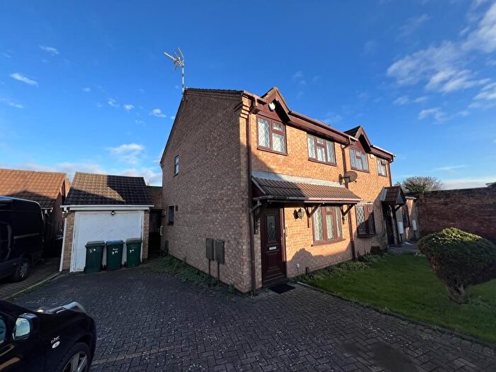 4 Bedroom Semi Detached House To Rent In Dunnose Close, Foleshill, Coventry, CV6