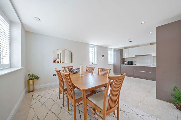 3 Bedroom Flat To Rent In Marlborough Drive, Bushey, WD23