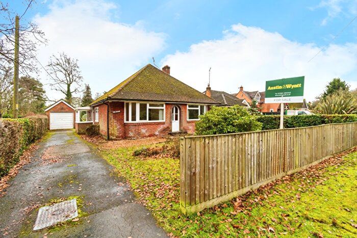 3 Bedroom Bungalow For Sale In Newbridge Road, Cadnam, Southampton, Hampshire, SO40