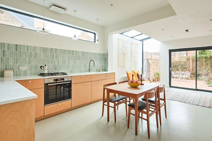 3 Bedroom End Of Terrace House For Sale In Clonmell Road, Tottenham, N17