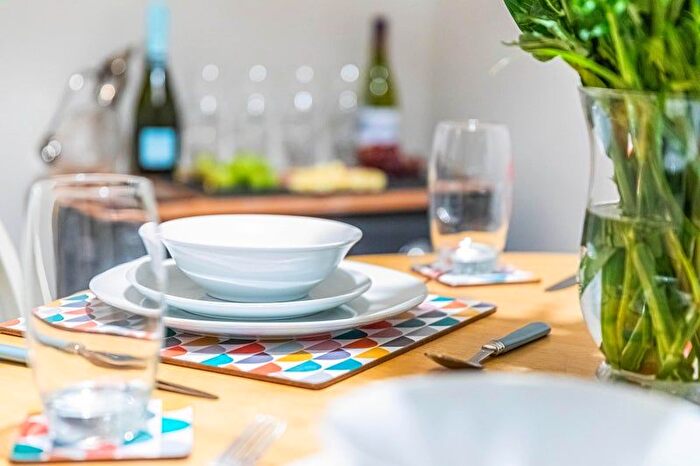 5 Bedroom Flat To Rent In Buckland Court, N1