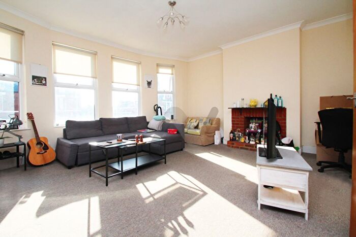 1 Bedroom Flat To Rent In Ballards Lane, London, N3