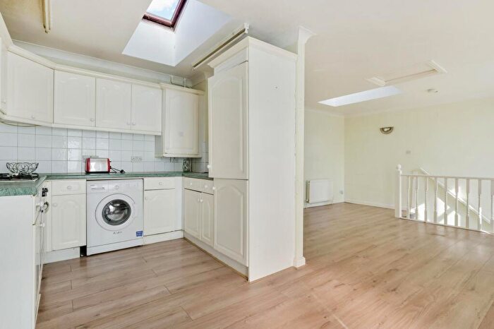 2 Bedroom Terraced House To Rent In Chichester Way, Isle Of Dogs, E14