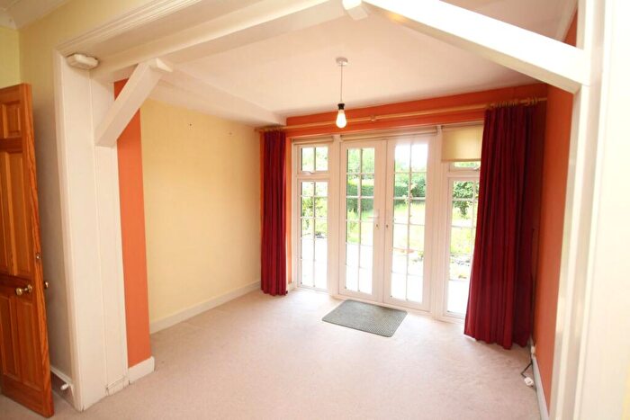 4 Bedroom Semi-Detached House For Sale In Norton Way South, Letchworth Garden City, SG6