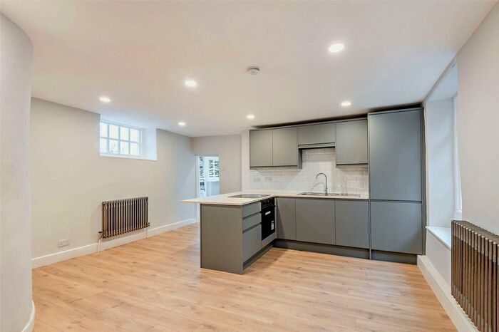 3 Bedroom Flat To Rent In St. Osyths Lane, Oundle, Peterborough, PE8