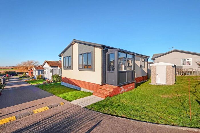 2 Bedroom Park Home For Sale In Applegarth Park, Seasalter, Whitstable, CT5