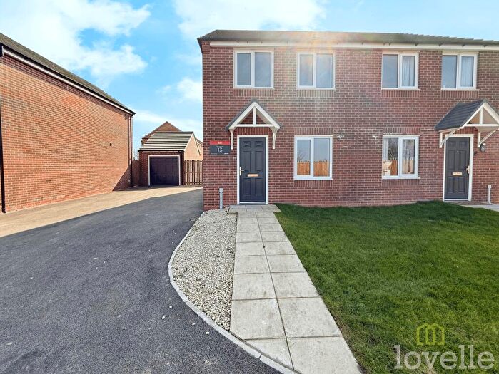 3 Bedroom Semi-Detached House To Rent In Burgh Close, Gainsborough, DN21