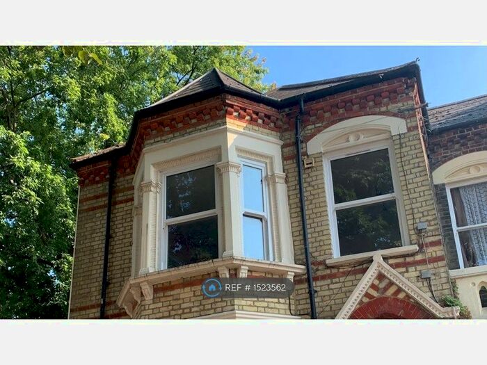 2 Bedroom Flat To Rent In Craster Road, London, SW2