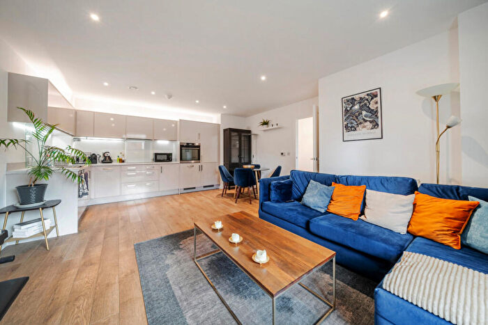 2 Bedroom Flat For Sale In Lomond Grove, Camberwell, London, SE5