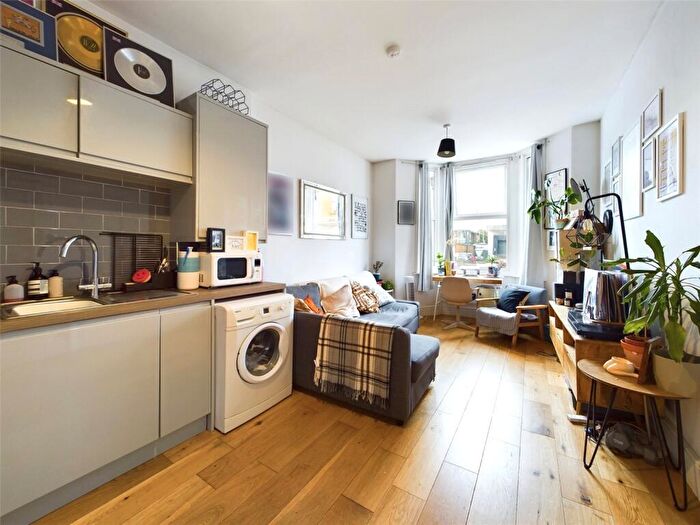 1 Bedroom Flat To Rent In Carisbrooke Road, Walthamstow, London, E17