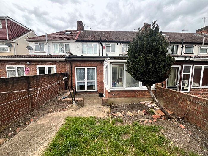3 Bedroom Semi Detached House To Rent In Wentworth Road, Southall, UB2