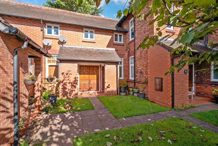 1 Bedroom Flat For Sale In Catherines Close, Catherine-De-Barnes, Solihull, B91