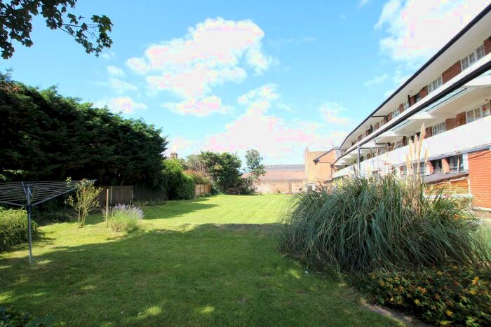 2 Bedroom Flat To Rent In Heath Road, Twickenham, TW1