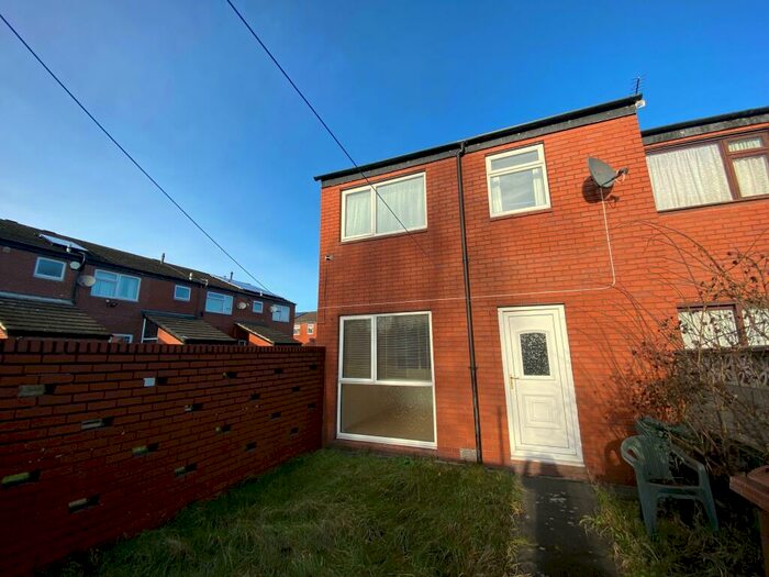 3 Bedroom Property To Rent In Leopold Grove, Leeds, LS7