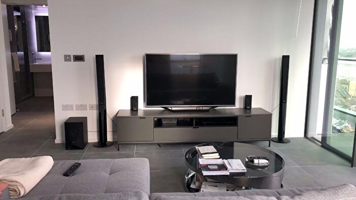 1 Bedroom Flat To Rent In Dollar Bay, Lawn House Cl, Isle Of Dogs, London, E14