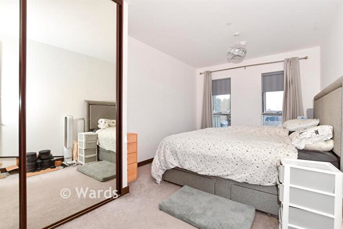 1 Bedroom Apartment For Sale In Rosalind Drive, Maidstone, Kent, ME14