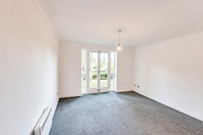 2 Bedroom Apartment To Rent In Barnstaple Road, Southend-on-Sea, SS1
