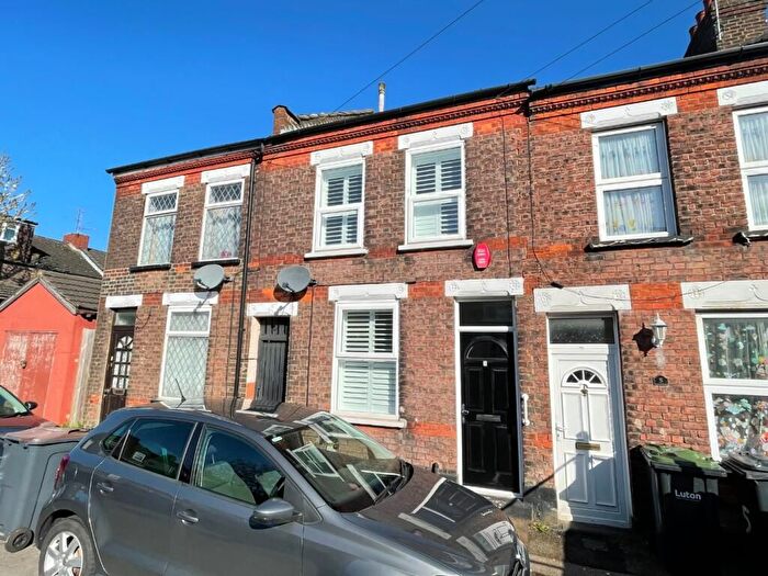 3 Bedroom Semi-Detached House To Rent In Moreton Road South, Luton, LU2