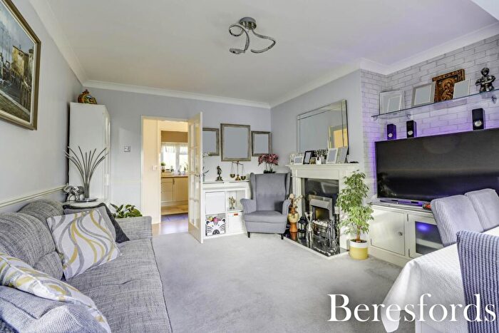 2 Bedroom Apartment For Sale In St. Stephens Crescent, Brentwood, CM13