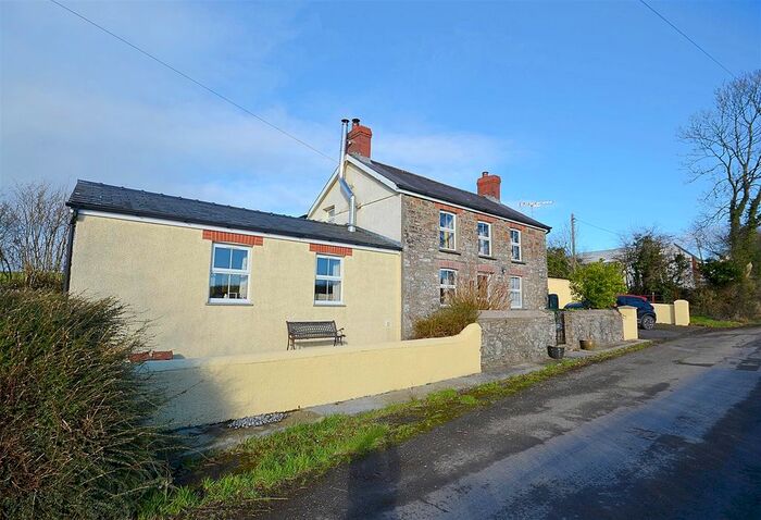 4 Bedroom Detached House For Sale In Llysonnen Road, Carmarthen, SA33