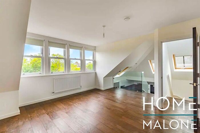 3 Bedroom Flat To Rent In Queens Drive, London, N4