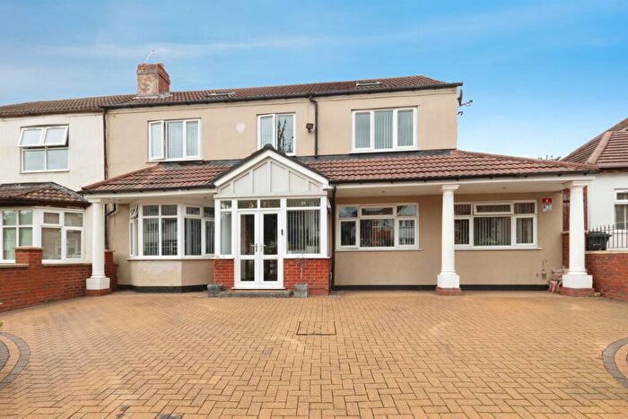 5 Bedroom Semi-Detached House For Sale In Arden Road, Acocks Green, Birmingham, B27