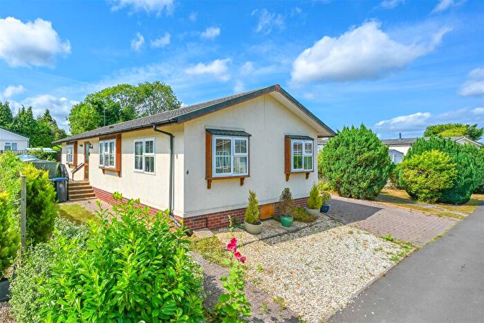3 Bedroom Bungalow For Sale In Woodcot Park, Wilmcote, CV37