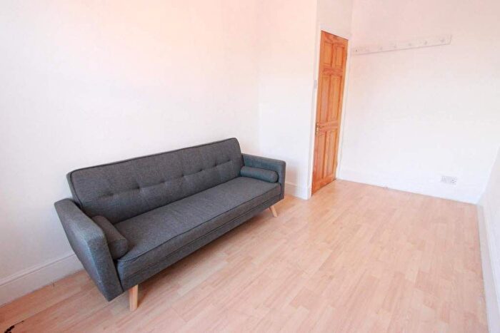 2 Bedroom Flat To Rent In Rectory Road, London, N16